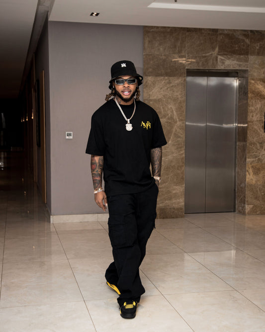 Cover image for an article exploring why black and gold fashion is dominating luxury streetwear in 2026. Featuring a sophisticated black and gold outfit that reflects modern minimalist fashion, premium streetwear aesthetics, and contemporary urban style.
